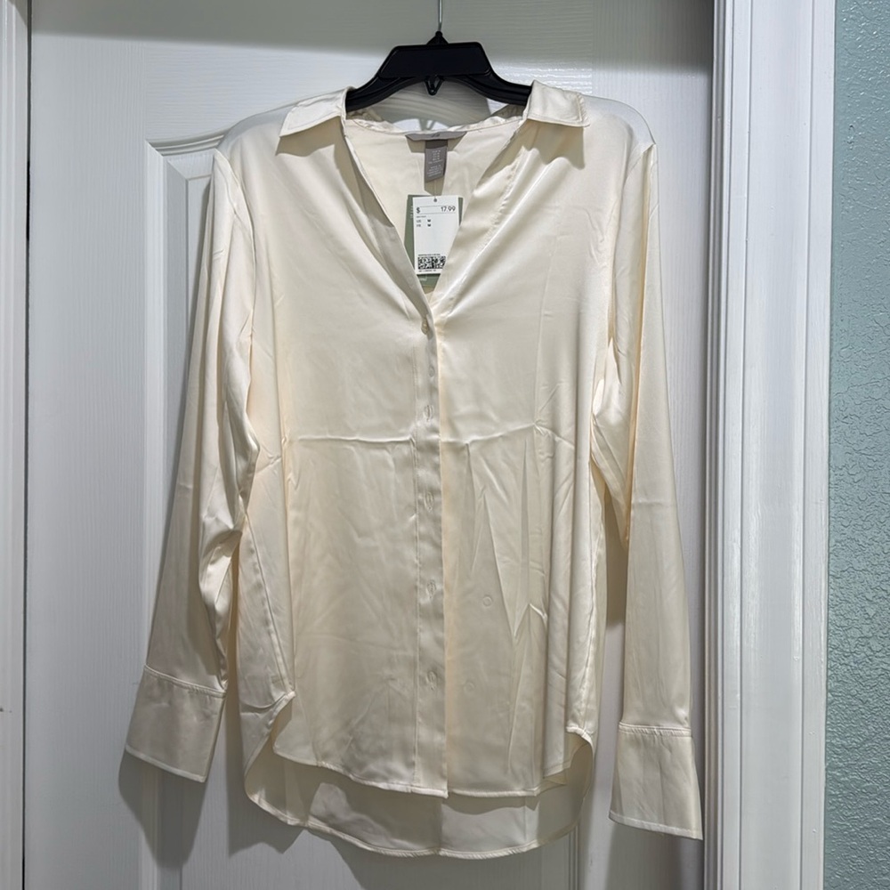 Ivory Polyester size Medium Long Sleeve Blouse.